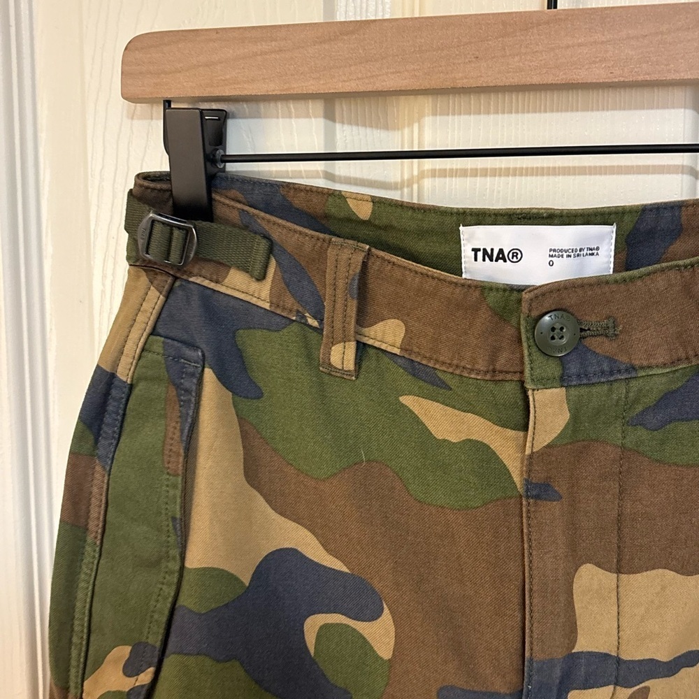 Aritzia TNA New Supply Cargo Pants Camo Mid Rise Straight Leg Size 0 - Picture 9 of 11